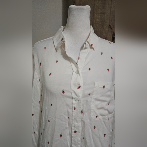 BEACH LUNCH LOUNGE Long Sleeve Button Down White Shirt Strawberry Print, M NWT - Picture 9 of 16